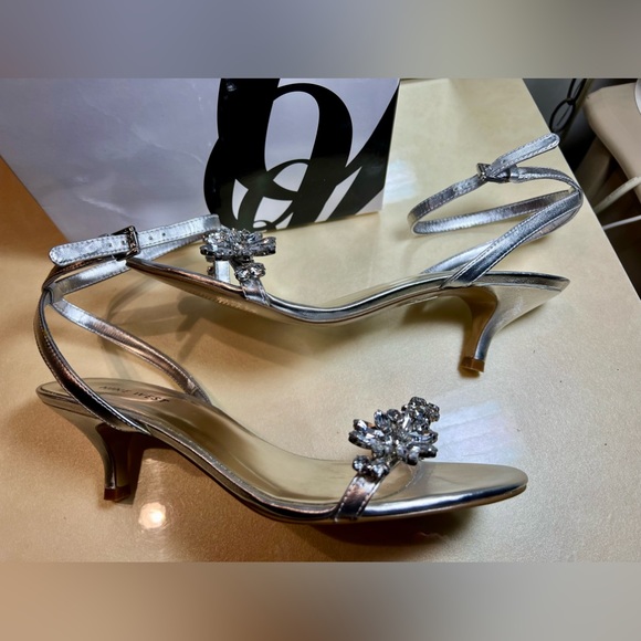 Nine West Off Course Silver Crystal flower dress shoes 7.5 - Picture 10 of 11